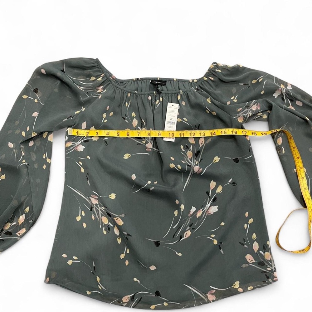 White House Black Market NWT Floral Blouse - Green and Pink - Picture 4 of 7